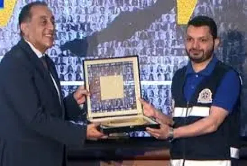 رئيس الوزراء يكرم عددا من الرموز المشرفة بمرفق هيئة الإسعاف المصرية