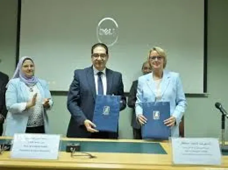 رئيس جامعة القاهرة يوقع مذكرة تفاهم بين المعهد القومى لعلوم الليزر والأكاديمية الأوروبية لأمراض الصوت