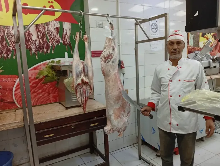 محافظ أسيوط: طرح لحوم طازجة ومجمدة بأسعار مخفضة استعدادًا لعيد الأضحى