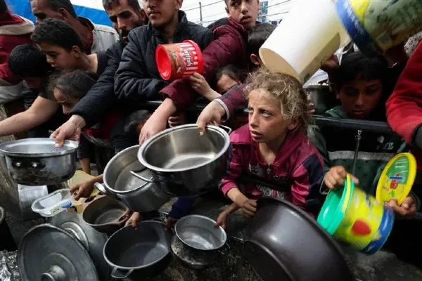 ”الأغذية العالمي”: العائلات الفلسطينية بغزة لا تزال على شفا المجاعة