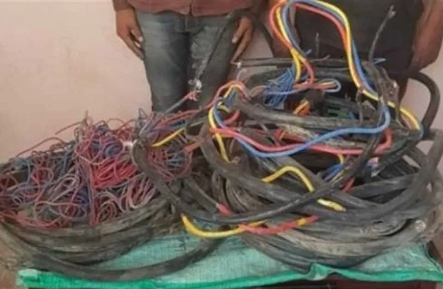 تجديد حبس 3 عاطلين وراء سرقة كابلات كهربائية بمنشأة ناصر