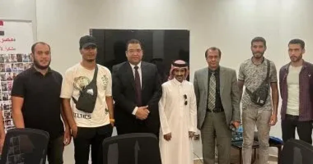 وزير العمل يعلن تطورات إيجابية بشأن عامل مصرى عنفه صاحب عمل سعودى