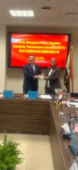 نقل الكهرباء تبحث مع وفد صيني تبادل الخبرات في مجال الطاقة