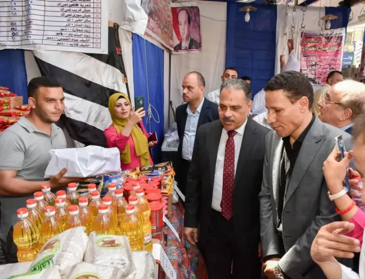 محافظ الشرقية يفتتح معرض للسلع الغذائية المخفضة بالزقازيق