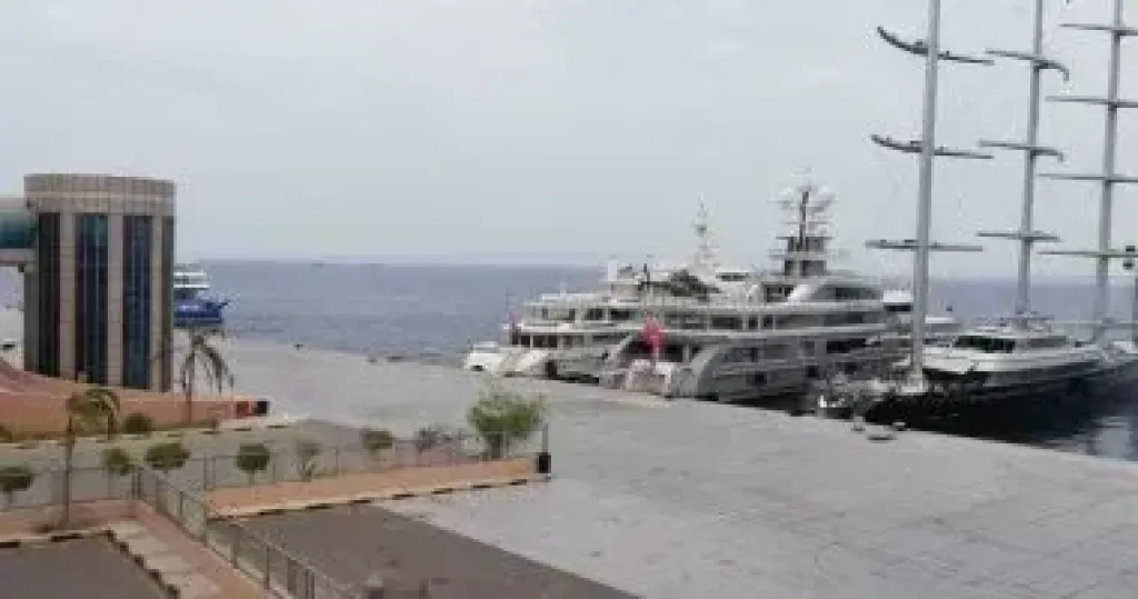 ارتفاع الموج 4 أمتار.. اضطراب في الملاحة البحرية بالبحر الأحمر وخليج السويس بدءًا من فجر الثلاثاء