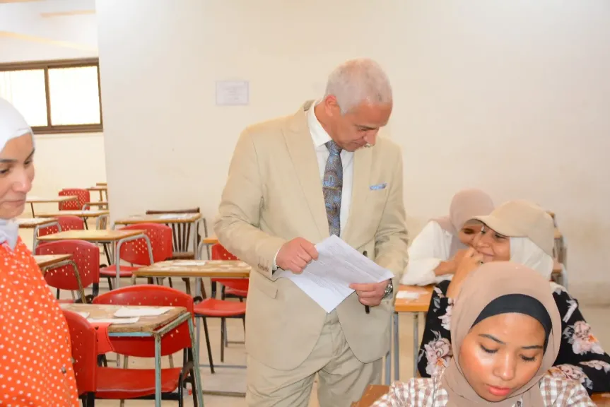 جانب من متابعه 