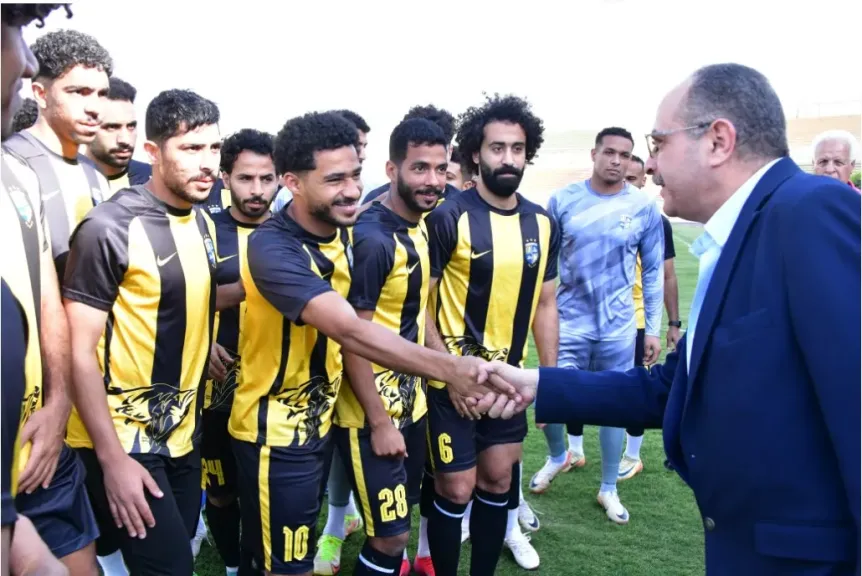 رئيس شركة المقاولون العرب يهنئ فريق الكرة بالعودة السريعة للممتاز ويؤكد دعمه الكامل ( صور )