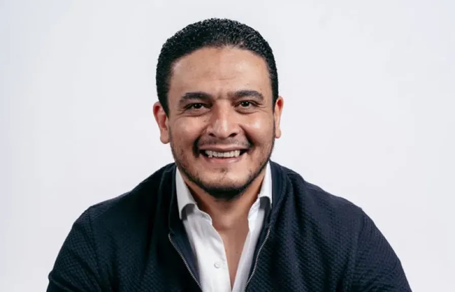 يحيى أبو الوفا يكشف عن استثمارات ديسربتيك في مشاريع الذكاء الاصطناعي