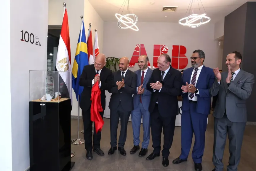 السفير السويدي في مصر يقوم بزيارة مصانع الشركة بالعاشر من رمضان ويشيد بدورها وجهودها في