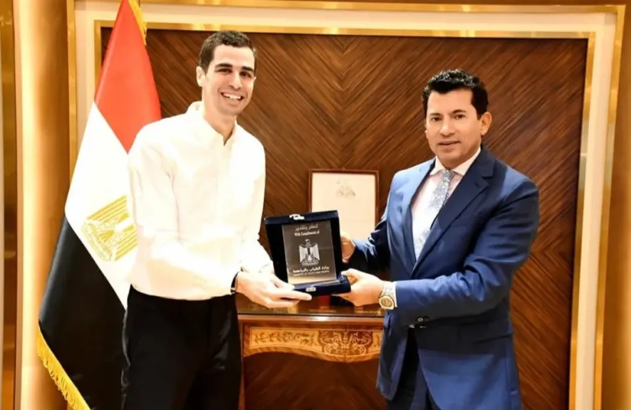 وزير الرياضة يستقبل بطل مصر في الاسكواش علي فرج