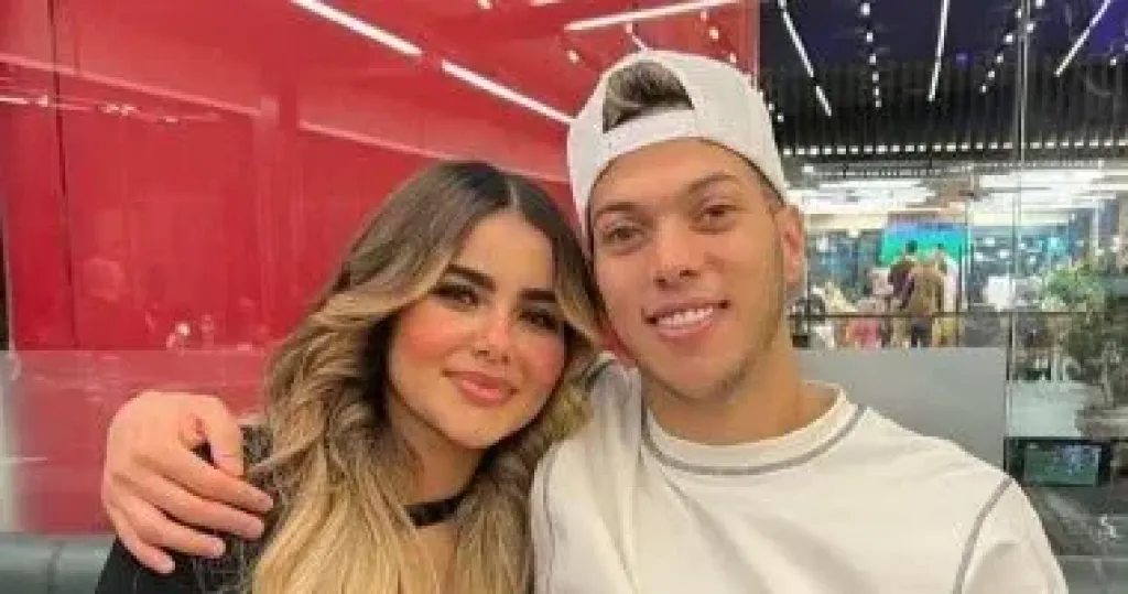 أبرزهن زوجة إمام عاشور.. زوجات اللاعبين يدعمن الأهلي في ليلة التتويج بالدوري