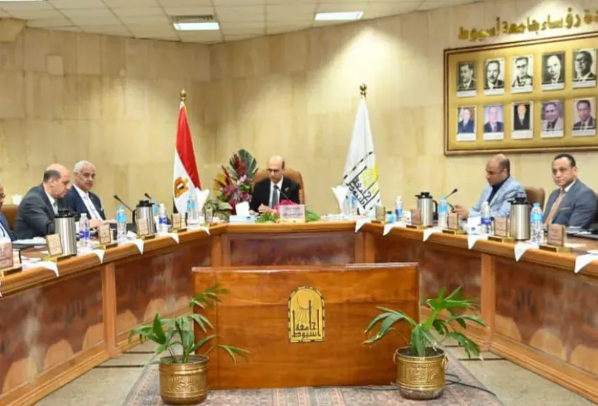 مجلس جامعة أسيوط يهنئ فخامة الرئيس السيسى بمناسبة قرب حلول عيد الأضحى