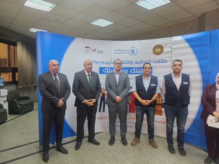 بمشاركة 13 شركة وفرت 460 فرصة عمل محافظ أسيوط يوفد نائبه لحضور فعاليات