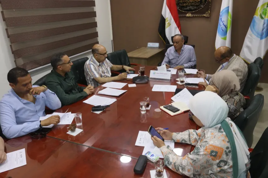 رئيس مياه اسيوط يناقش أهم الإجراءات التصحيحية الخارجة
