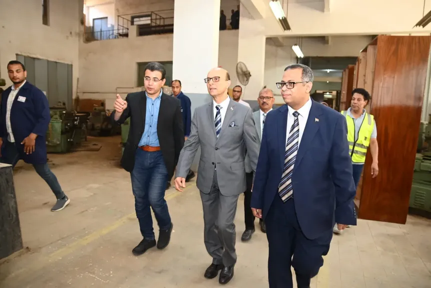 المنشاوي يتفقد ورش كلية الهندسة بجامعة أسيوط ويؤكد: الورش تجسيد عملي لتكامل التعليم