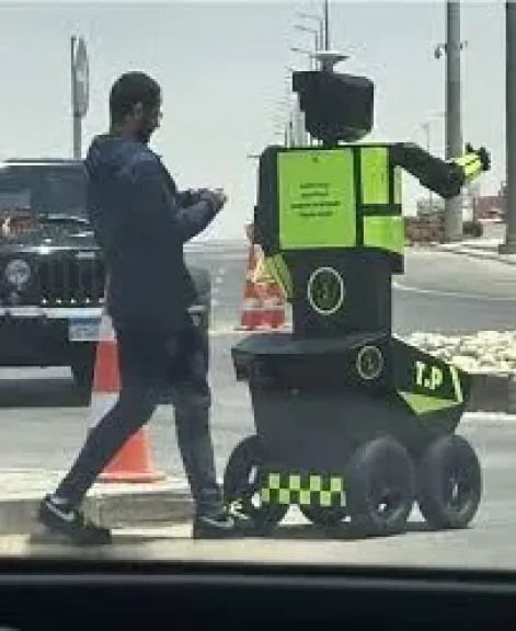 ربوت المرور بالعاصمة الإدارية مزود بتقنيات حديثة لرصد السرعات الجنونية.