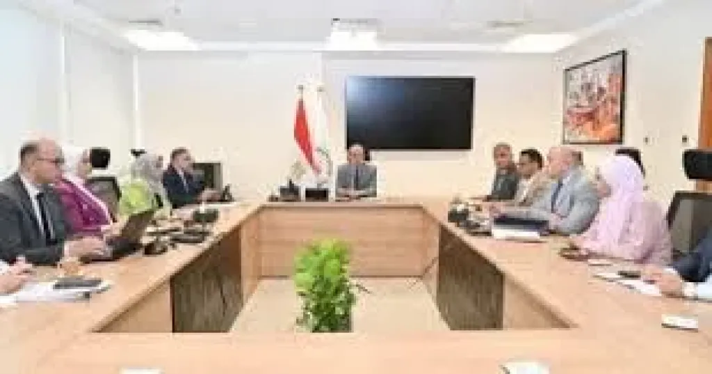 وزير الرى يبحث نتائج الدراسة البحثية ”لتحديد مواقع الآبار الجوفية المخالفة”
