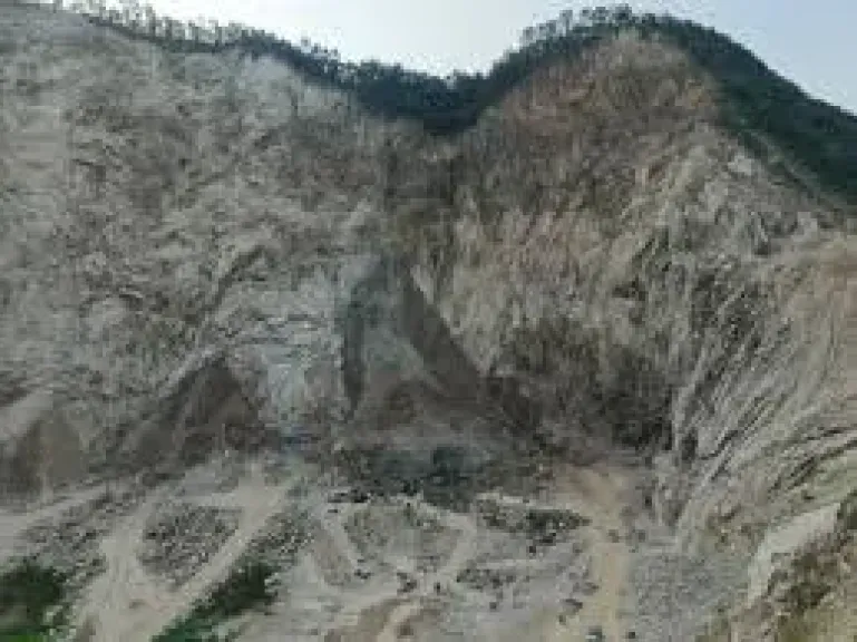 إندونيسيا: ارتفاع حصيلة ضحايا انهيار محجر إلى 14 قتيلًا