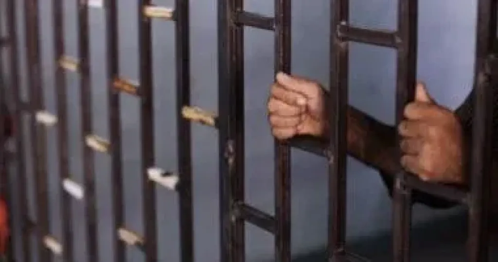 السجن 15 سنة لـ3 متهمين باستعراض القوة وإحراز سلاح نارى فى سوهاج