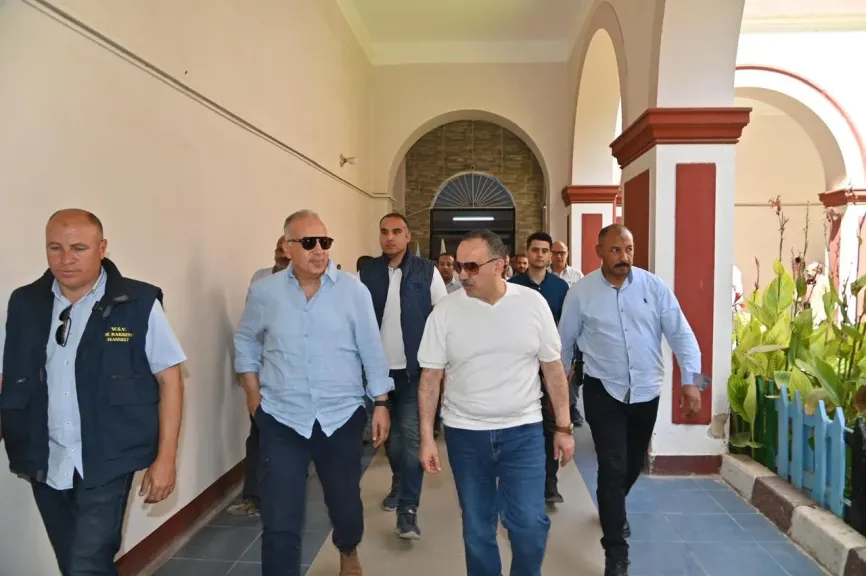 محافظ أسيوط ووزير الموارد المائية والري يواصلان جولتهما