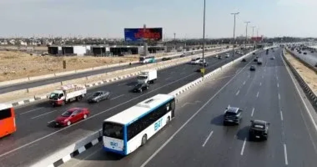 بدء التشغيل التجريبى للأتوبيس الترددى بالركاب من نزلة قليوب لأكاديمية الشرطة