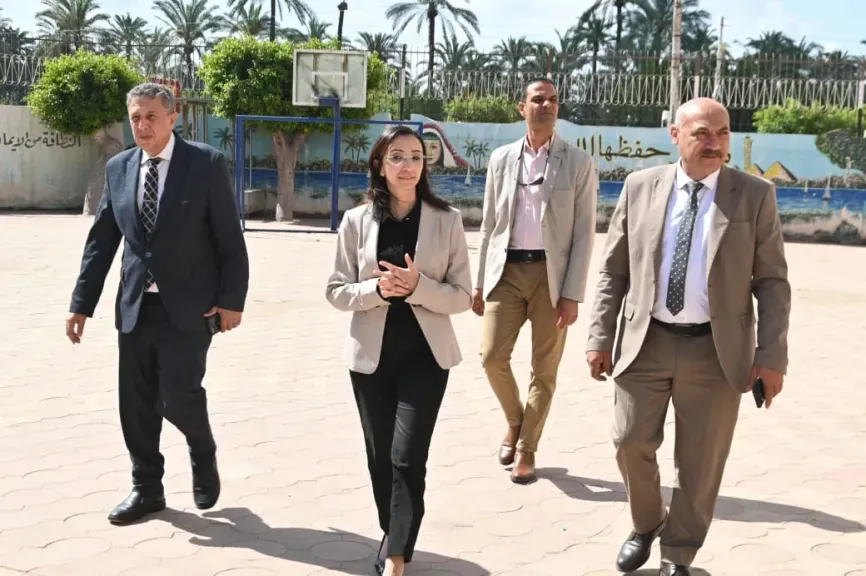 جاكلين تتفقد عدد من لجان مدارس إدكو ورشيد وتؤكد على جاهزية المدارس واللجان