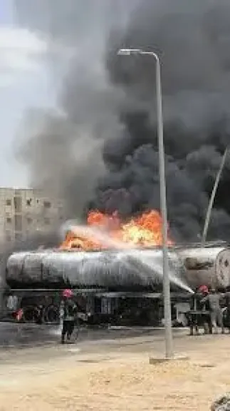 السيطرة على حريق بسيارة محملة بالبنزين داخل محطة وقود بالعاشر من رمضان