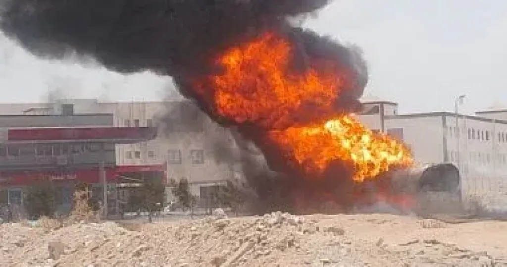 السيطرة على حريق بسيارة محملة بالبنزين داخل محطة وقود بالعاشر من رمضان