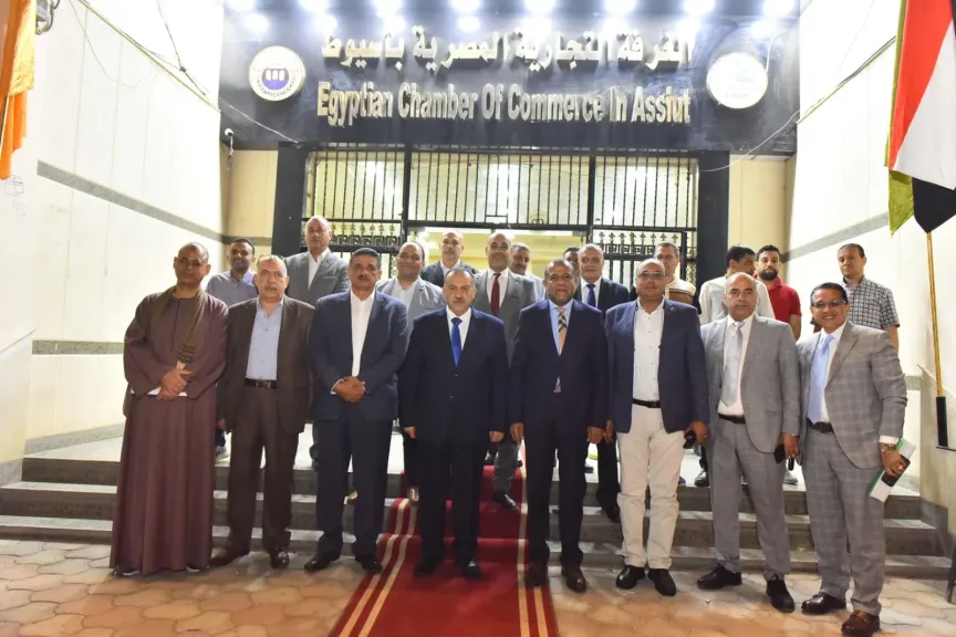محافظ أسيوط يترأس اجتماع الغرفة التجارية ويشيد بمبادرتها