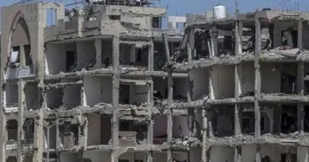 الاحتلال ينفذ عمليات نسف كبيرة للأحياء والمربعات السكنية فى خان يونس بغزة