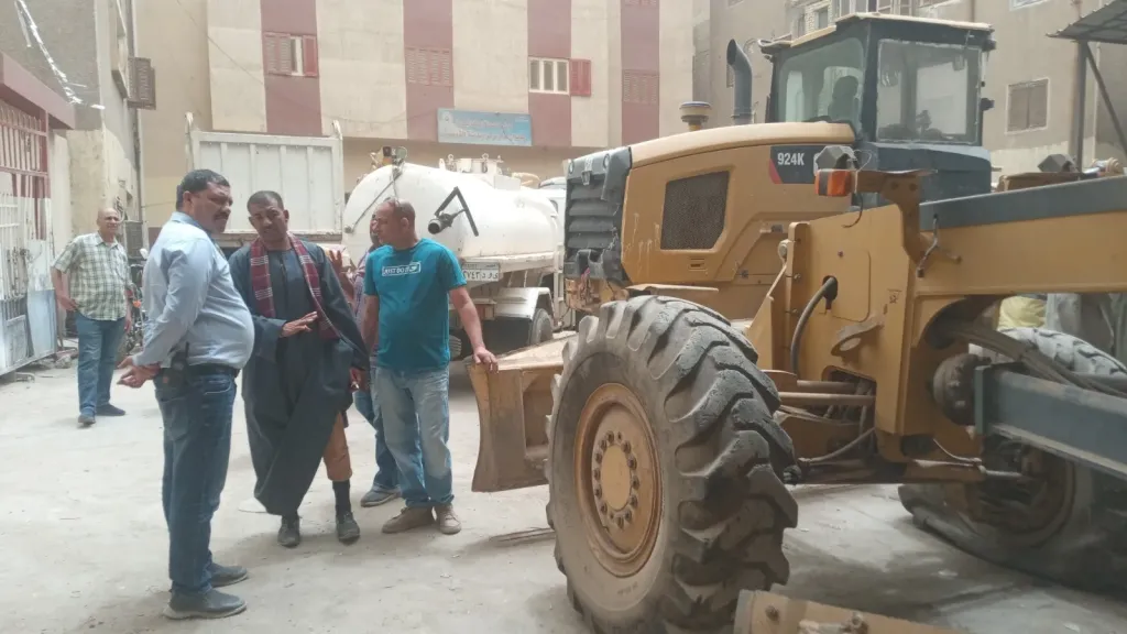 محافظ أسيوط يوجه برفع كفاءة المعدات وإجراء الصيانة الدورية