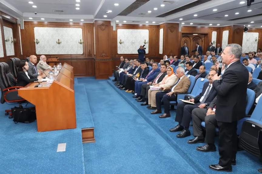 وزير الصناعة والنقل يبحث مع محافظ ومستثمري البحيرة تحديات المناطق الصناعية بالمحافظة