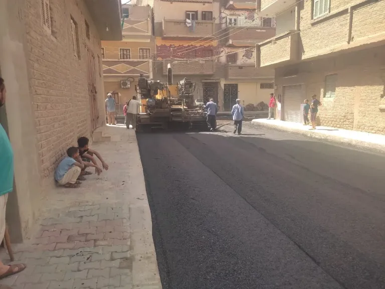 محافظ أسيوط: استكمال أعمال رصف شوارع مدينة منفلوط