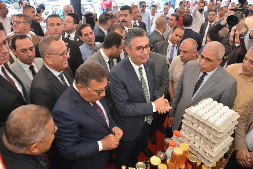 وزير التموين يتفقد عددًا من المنشآت التموينية والمشروعات المقامة في محافظة الدقهلية.*