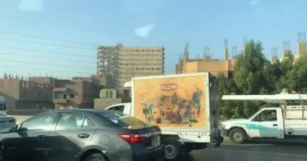 النشرة المرورية.. كثافات مرتفعة للسيارات على محاور القاهرة والجيزة