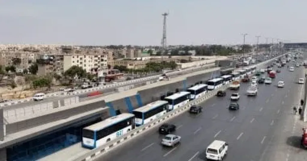 النقل: مخالفات مرورية رادعة لمنع السير فى الحارات المخصصة للأتوبيس الترددى