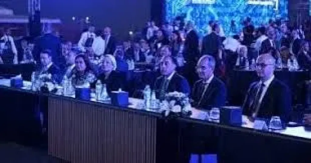 رئيس الوزراء: الحكومة ستواصل دعمها لقطاع الاتصالات وتوفير المناخ المناسب للاستثمار