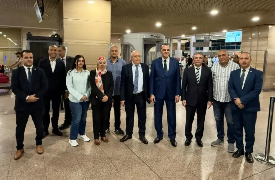 نائب وزير المالية ورئيس مصلحة الجمارك فى جولة ميدانية بمطار القاهرة