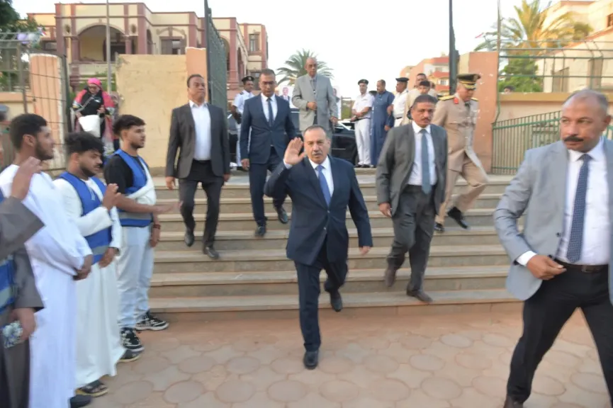 محافظ أسيوط يؤدي صلاة عيد الأضحى بساحة أرض الملاعب وسط حشود