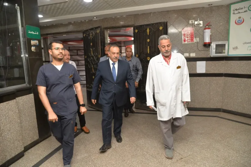 محافظ أسيوط يزور المستشفيات لتهنئة المرضى بعيد الأضحى