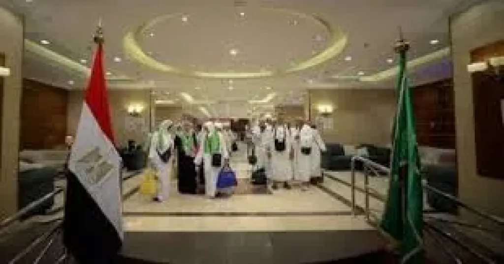 في أجواء إيمانية.. حجاج بيت الله الحرام يؤدون طواف الإفاضة