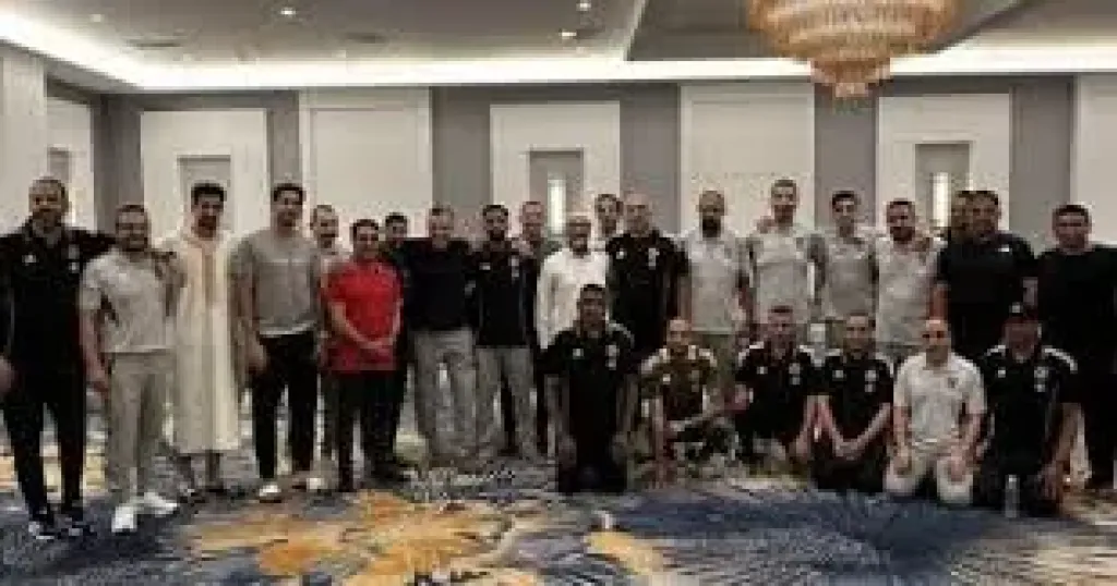 شاهد بعثة الأهلى فى ميامى تؤدى صلاة العيد فى فندق الإقامة