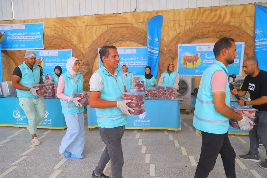 صك الأضاحى ”العيد عيدين”.. صناع الخير توزع لحوماً وكراتين غذائية على 250 ألف أسرة مستحقة
