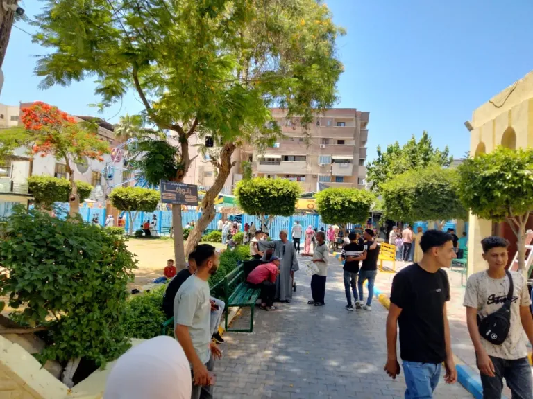 إقبال كثيف على المتنزهات والحدائق العامة وسط أجواء من البهجة والفرحة بالبحيرة