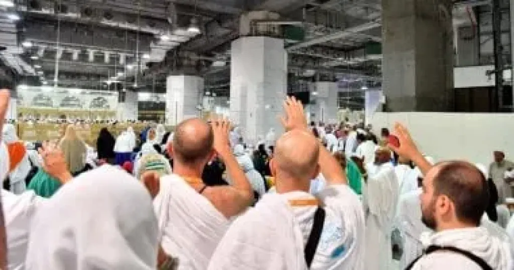 الدموع تسبق الخطى.. الحجاج يودعون منى بعد رحلة إيمانية لا تنسى