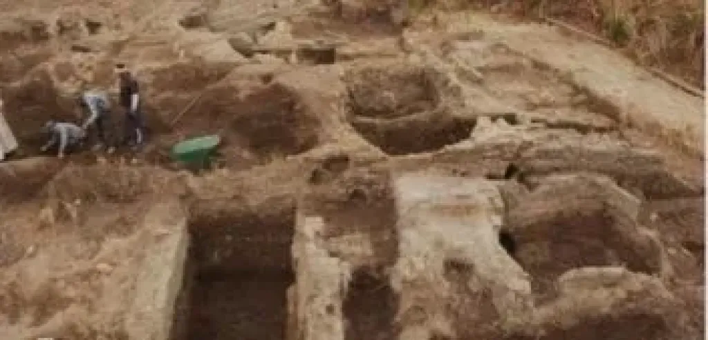 انفراد.. الكشف عن مدينة تعود للدولة الوسطى فى منطقة الكرنك بالأقصر.. صور
