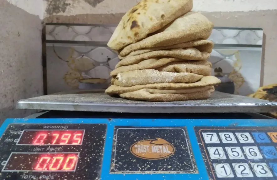 ضبط أطنان من الدقيق الأبيض والبلدي المدعم بمخابز قبل بيعها بالسوق السوداء
