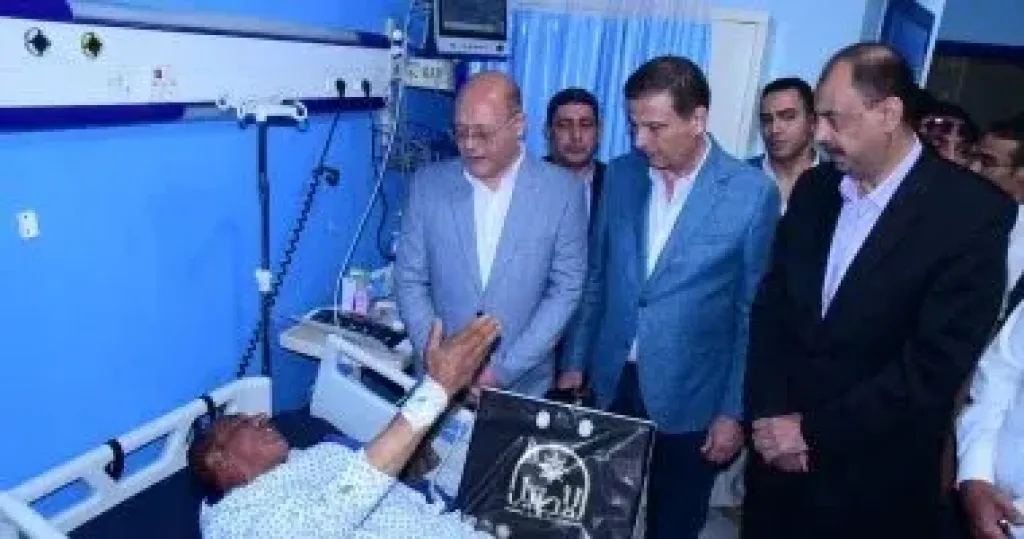 وزير الزراعة يزور الموظف المعتدى عليه أثناء تنفيذا قرار إزالة بسوهاج