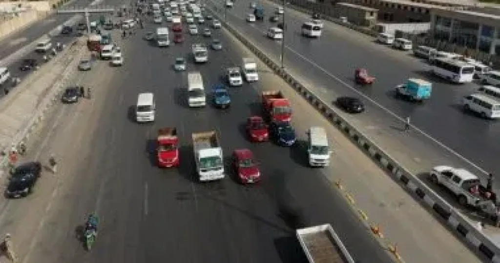 النقل: تعاون مع المرور لتفعيل مخالفة رادعة للسير بمسار الأتوبيس الترددى