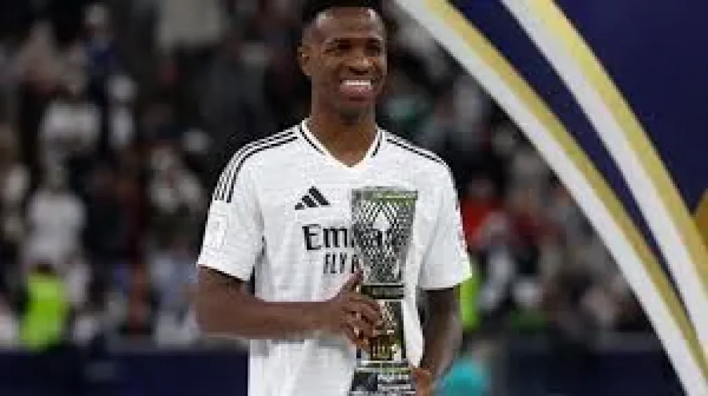 فينيسيوس يتوجه الي أمريكا قبل بعثة ريال مدريد استعدادا لكأس العالم للأندية